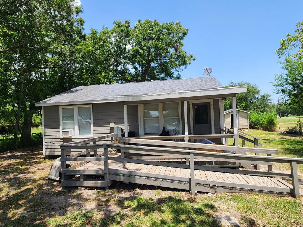112 1st Avenue N, Texas City, TX 77590