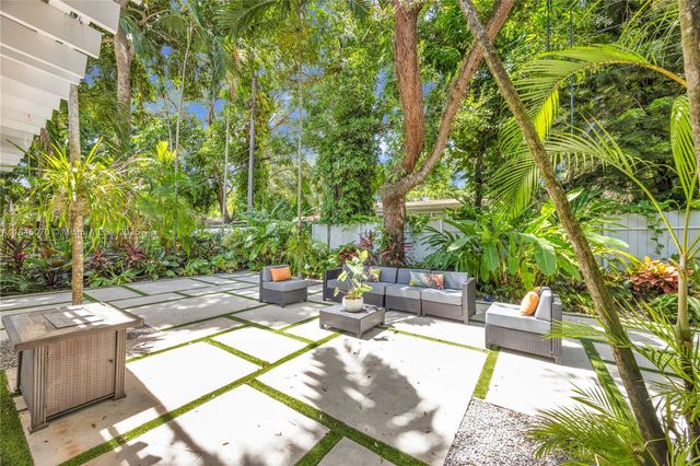 5851 SW 49th St, Miami, FL 33155