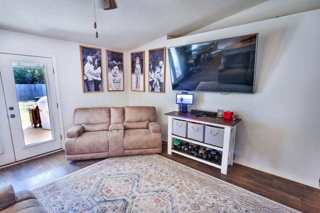 8135 Mercado Street, Navarre, FL 32566