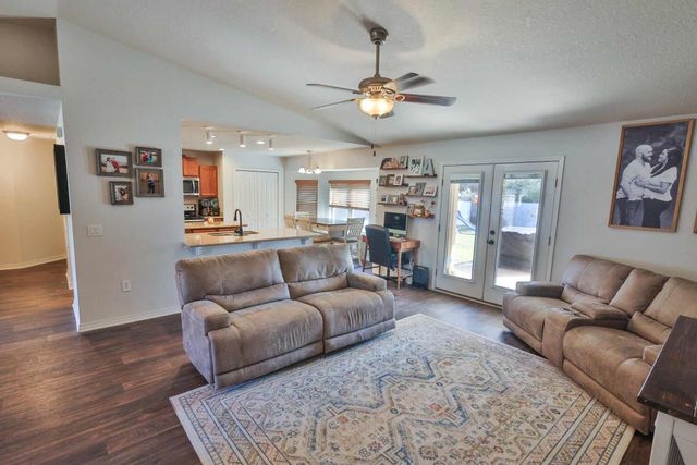 8135 Mercado Street, Navarre, FL 32566