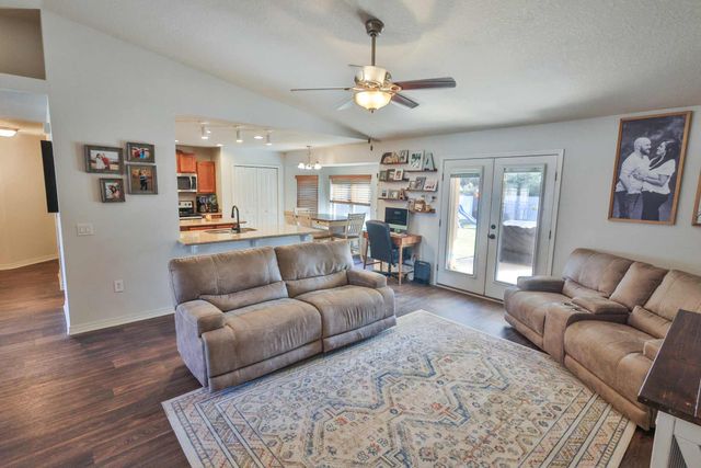 8135 Mercado Street, Navarre, FL 32566