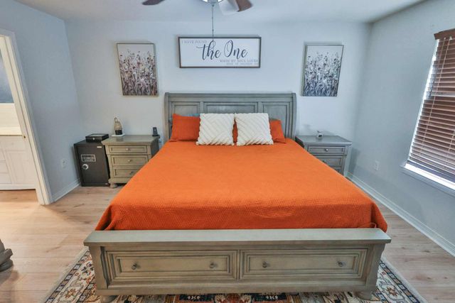 8135 Mercado Street, Navarre, FL 32566