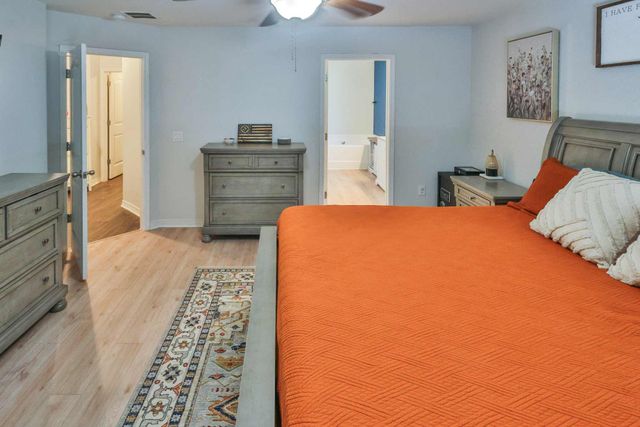 8135 Mercado Street, Navarre, FL 32566