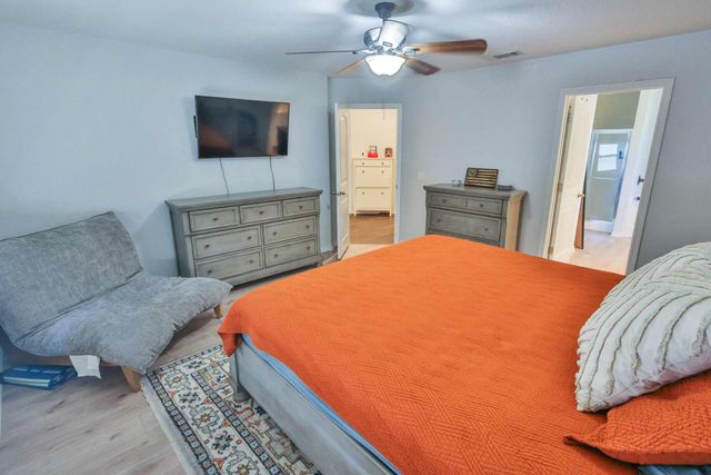 8135 Mercado Street, Navarre, FL 32566