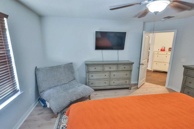 8135 Mercado Street, Navarre, FL 32566