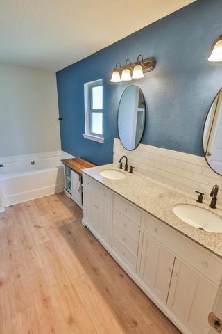 8135 Mercado Street, Navarre, FL 32566