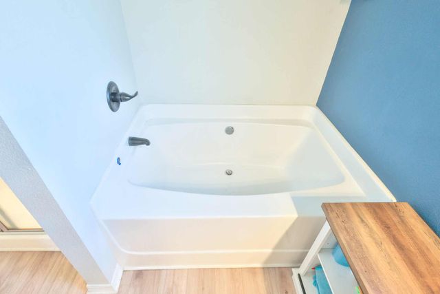 8135 Mercado Street, Navarre, FL 32566