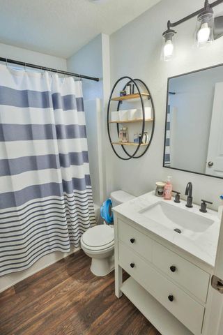 8135 Mercado Street, Navarre, FL 32566