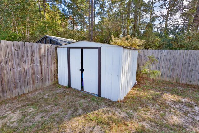 8135 Mercado Street, Navarre, FL 32566