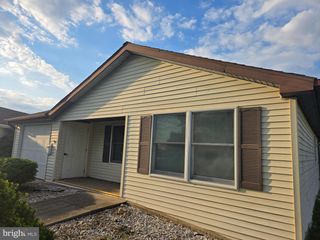 555 HONEYSUCKLE CT, Pine Grove, PA 17963