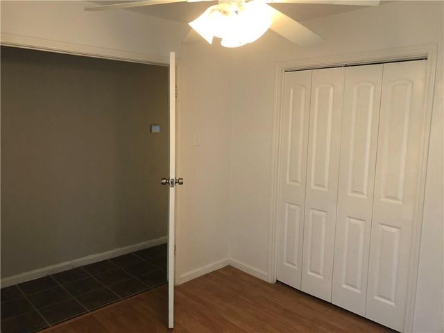 702 Creekside Drive, Euless, TX 76040