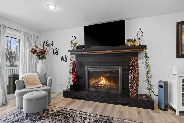 2068 LOST DAUPHIN ROAD, De Pere, WI 54115