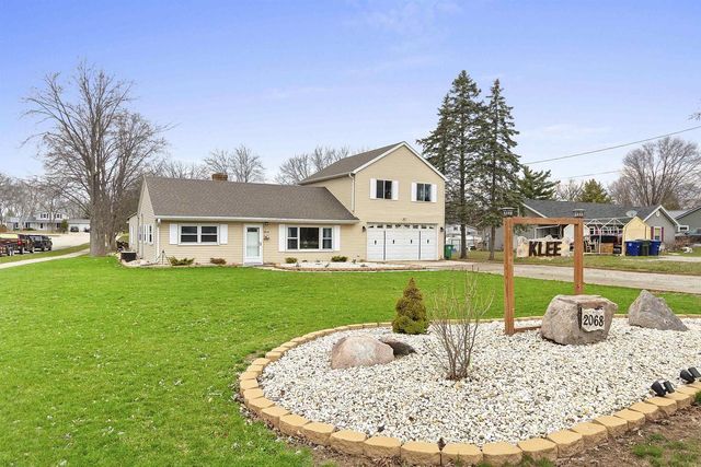 2068 LOST DAUPHIN ROAD, De Pere, WI 54115