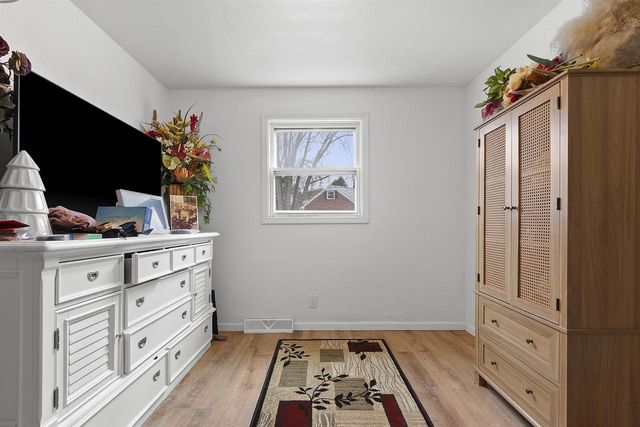 2068 LOST DAUPHIN ROAD, De Pere, WI 54115