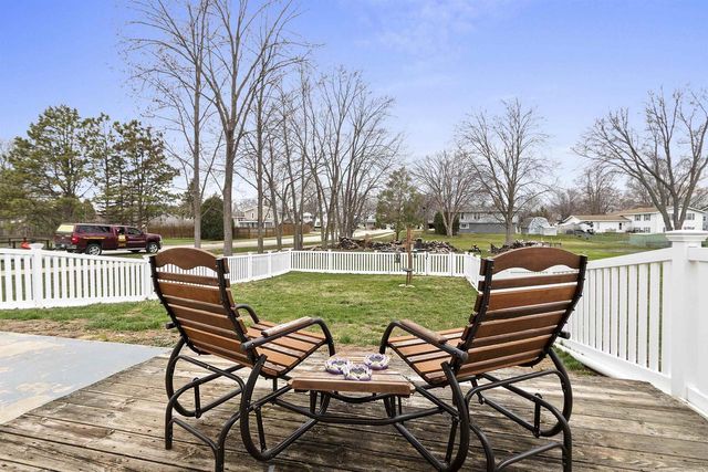 2068 LOST DAUPHIN ROAD, De Pere, WI 54115