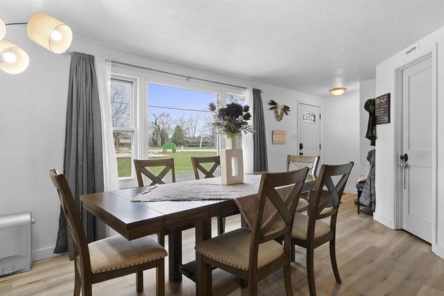 2068 LOST DAUPHIN ROAD, De Pere, WI 54115
