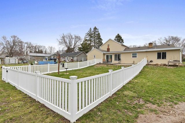 2068 LOST DAUPHIN ROAD, De Pere, WI 54115
