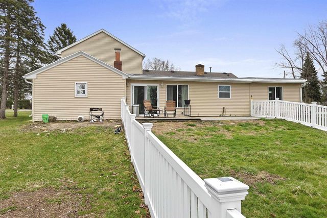 2068 LOST DAUPHIN ROAD, De Pere, WI 54115