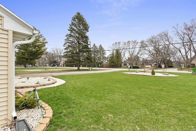 2068 LOST DAUPHIN ROAD, De Pere, WI 54115