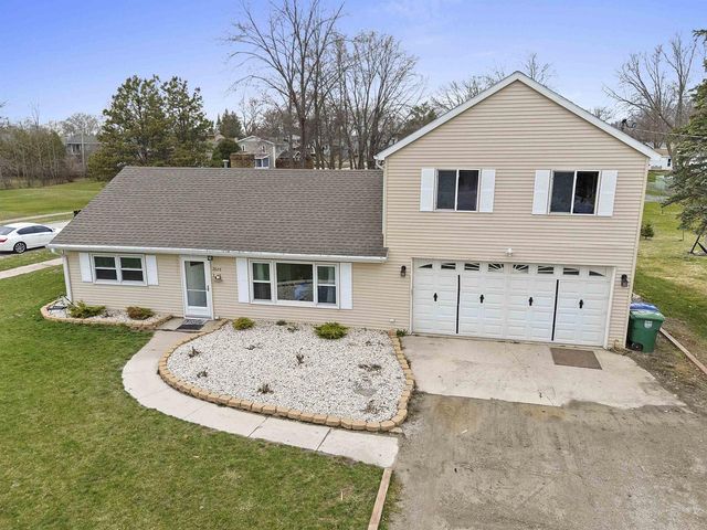 2068 LOST DAUPHIN ROAD, De Pere, WI 54115