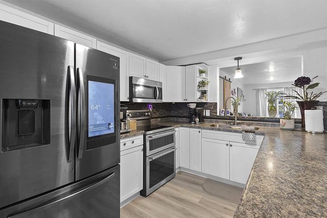 2068 LOST DAUPHIN ROAD, De Pere, WI 54115