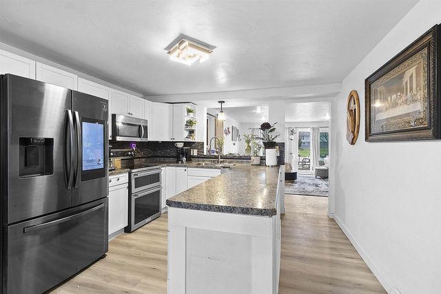 2068 LOST DAUPHIN ROAD, De Pere, WI 54115
