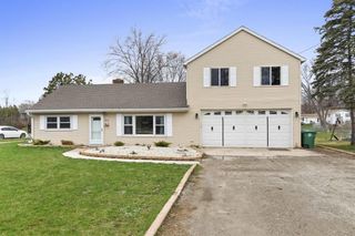 2068 LOST DAUPHIN ROAD, De Pere, WI 54115