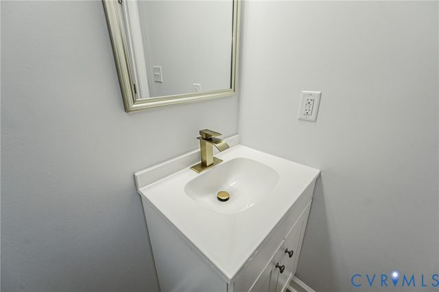 111 St Matthew St, Petersburg, VA 23803
