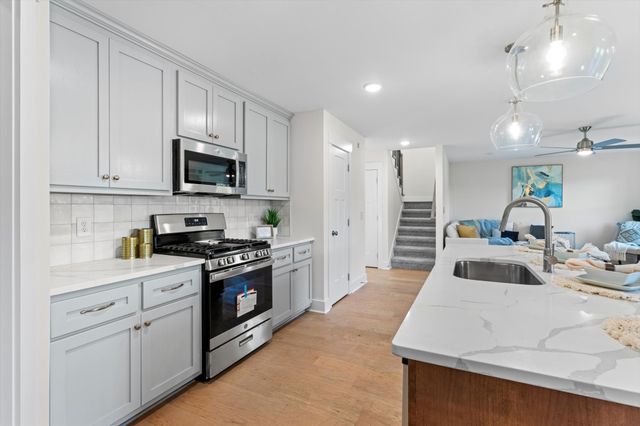 931 Bankside Dr, Clarksville, TN 37043