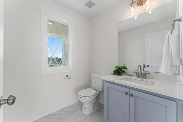 931 Bankside Dr, Clarksville, TN 37043