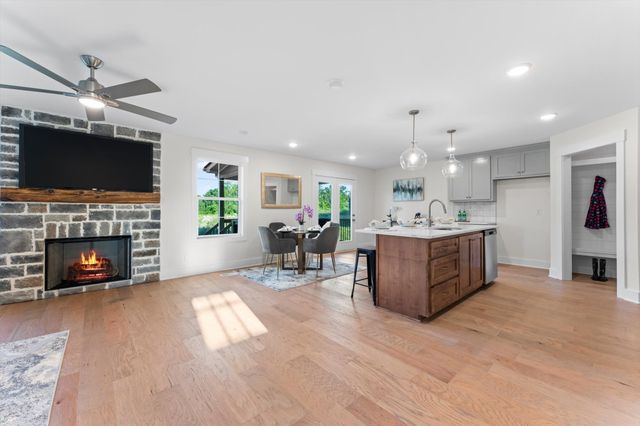 931 Bankside Dr, Clarksville, TN 37043