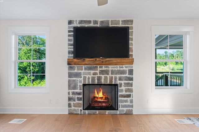 931 Bankside Dr, Clarksville, TN 37043