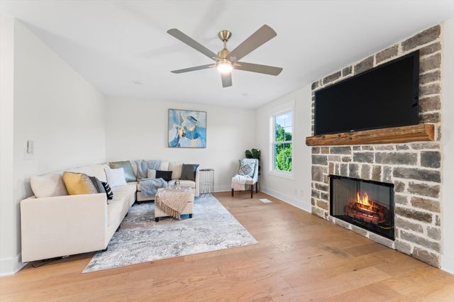 931 Bankside Dr, Clarksville, TN 37043