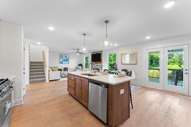 931 Bankside Dr, Clarksville, TN 37043