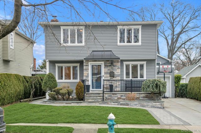 39 Corwin Avenue, New Hyde Park, NY 11040