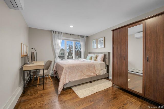 39 Corwin Avenue, New Hyde Park, NY 11040