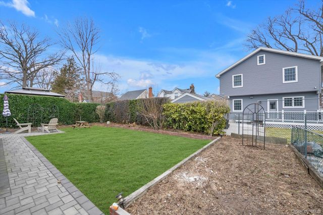 39 Corwin Avenue, New Hyde Park, NY 11040