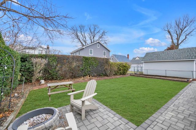 39 Corwin Avenue, New Hyde Park, NY 11040