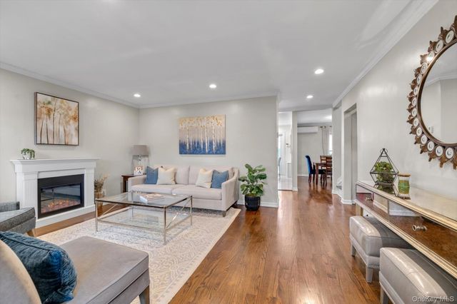 39 Corwin Avenue, New Hyde Park, NY 11040