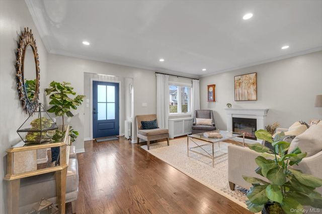 39 Corwin Avenue, New Hyde Park, NY 11040