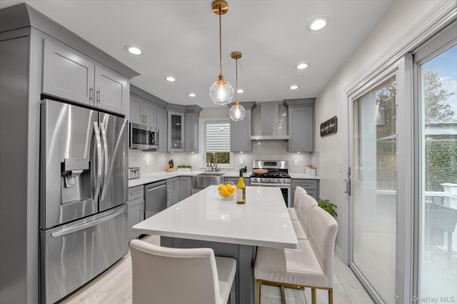 39 Corwin Avenue, New Hyde Park, NY 11040