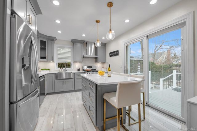 39 Corwin Avenue, New Hyde Park, NY 11040