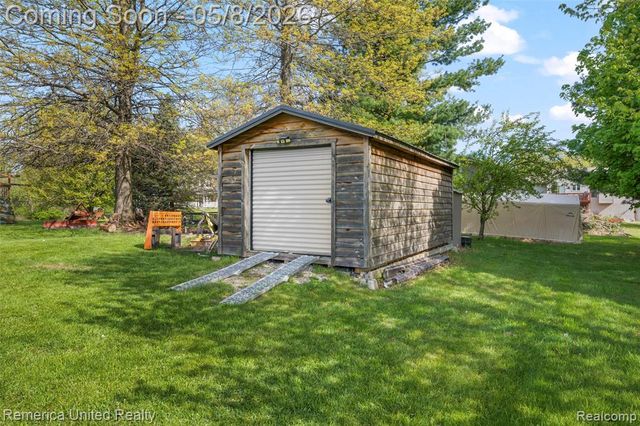 2558 Clivedon Road, Howell, MI 48843