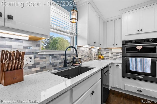 2558 Clivedon Road, Howell, MI 48843