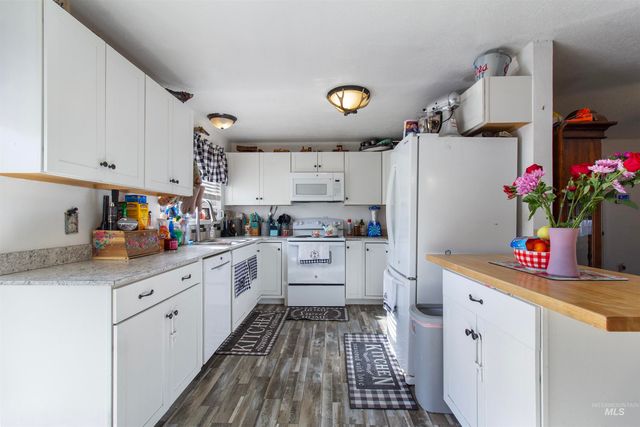 636 Main St N, Hansen, ID 83334