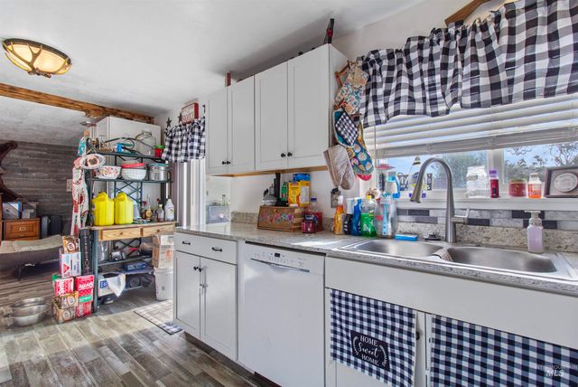 636 Main St N, Hansen, ID 83334