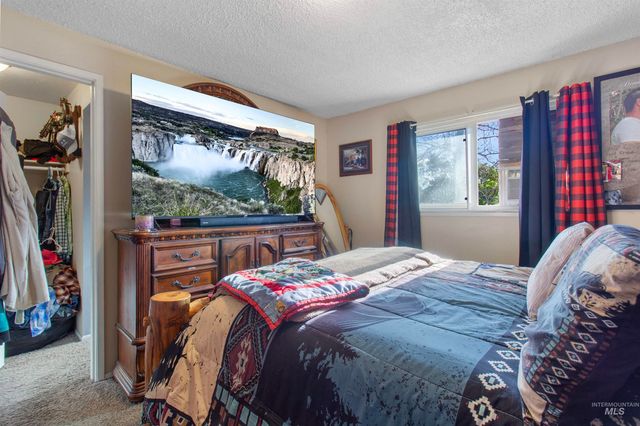 636 Main St N, Hansen, ID 83334