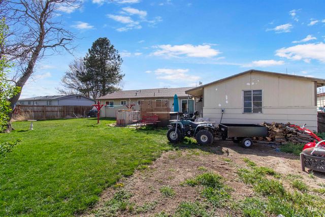 636 Main St N, Hansen, ID 83334