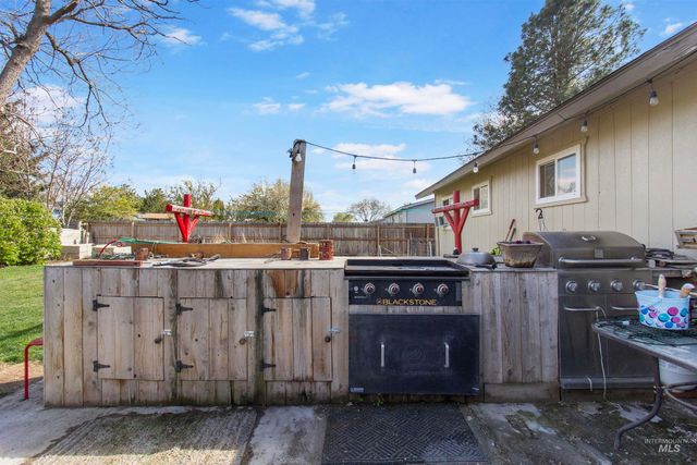 636 Main St N, Hansen, ID 83334