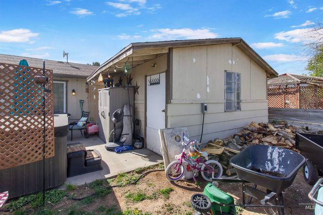 636 Main St N, Hansen, ID 83334